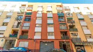 Pis  Carrer bombers madern i clariana. Mataró (barcelona). "okupado" (no se puede visitar ni hipotecar)