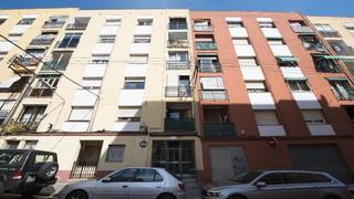 Pis  Carrer bombers madern i clariana. Mataró (barcelona). "okupado" (no se puede visitar ni hipotecar)