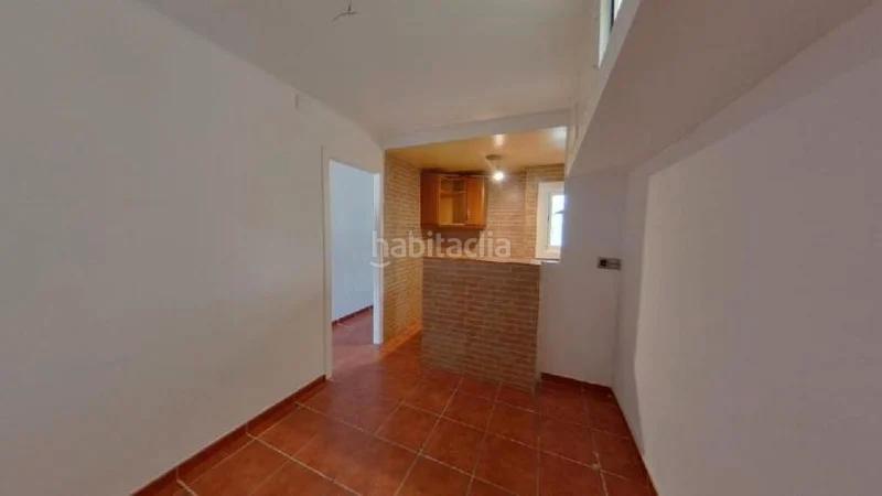 Foto b2dab0bd-d242-4df7-943a-51bb18dcb7b3. Piso (barcelona). "okupado" (no se puede visitar ni hipotecar). en Mataró