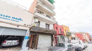 Pis  Carrer vitòria. Mataró (barcelona). "okupado" (no se puede visitar ni hipotecar)