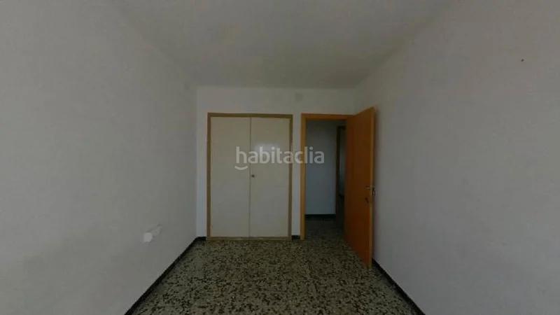 Foto 20ee1870-c1bc-4b07-943c-7301c5f2e4bd. Piso (barcelona). "okupado" (no se puede visitar ni hipotecar) en Mataró