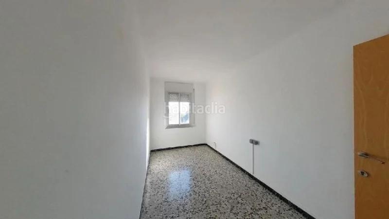 Foto cfba1f0d-18eb-41e1-8ddb-2837a3356ef8. Piso (barcelona). "okupado" (no se puede visitar ni hipotecar) en Mataró