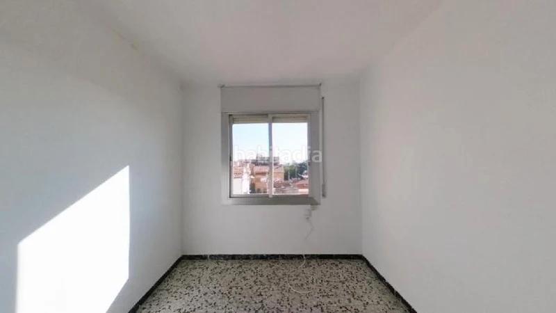 Foto f7a36ffa-592e-440d-98c8-552b2236245e. Piso (barcelona). "okupado" (no se puede visitar ni hipotecar) en Mataró