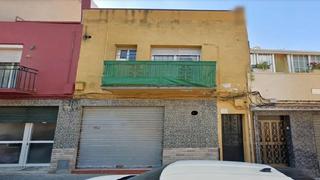 Appartement  Carrer vitòria. Mataró (barcelona). "okupado" (no se puede visitar ni hipotecar)