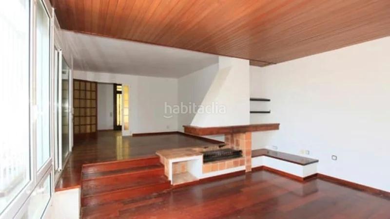 Foto a393cbf2-bced-47d0-ac09-987d672c2677. Chalet con piscina in Urbanitzacions Mataró