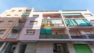 Pis  Carrer de bartomeu robert. Mollet del vallès (barcelona). "okupado" (no se puede visitar ni