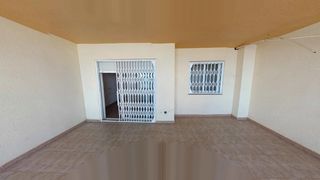 Flat  Plaça de la ribera. Montcada i reixac (barcelona). "okupado" (no se puede visitar ni