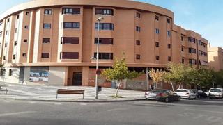 Local Comercial en Calle Cortinas de Cervantes