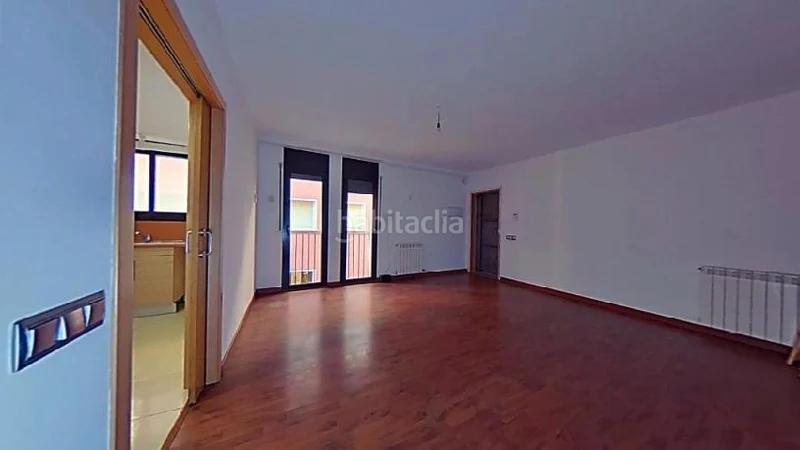 Foto c5d9f63b-a7df-4613-8a10-6ab9f93b6060. Piso (barcelona). "okupado" (no se puede visitar ni hipotecar). en Ripollet