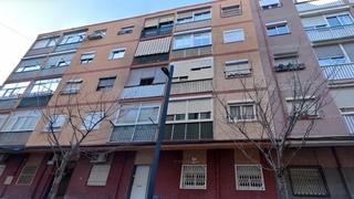 Pis  Rambla de sant jordi. Ripollet  (barcelona). "okupado" (no se puede visitar ni hipotec