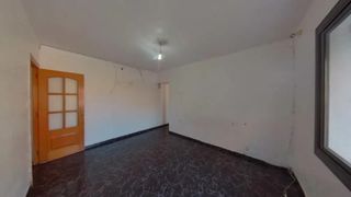 Appartamento  Carrer del dibuixant junceda. Rubí  (barcelona). "okupado" (no se puede visitar ni hipotecar).