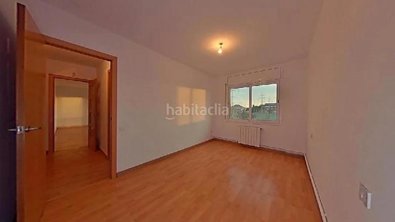 Foto fb78c90f-98a7-463b-8578-20d573783f99. Piso (barcelona). "okupado" (no se puede visitar ni hipotecar). en Rubí