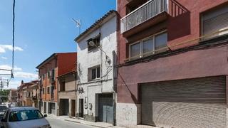Pis  Carrer de sant josep. Rubí  (barcelona). "okupado" (no se puede visitar ni hipotecar).