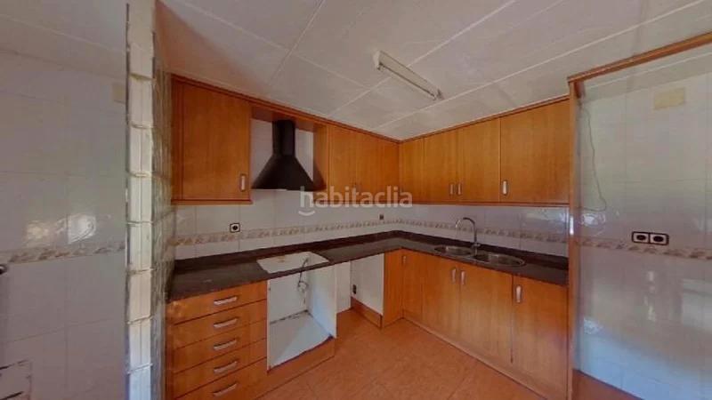 Foto c3fcfeaa-9d5f-4ea3-93a5-faff8a8a6286. Piso (barcelona). "okupado" (no se puede visitar ni hipotecar). en Rubí