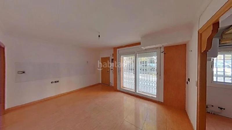 Foto f6bb88e4-02e6-4ebc-8c9a-2cb78298ea55. Piso (barcelona). "okupado" (no se puede visitar ni hipotecar). en Rubí