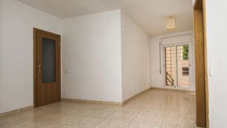 Flat  Carrer de la mare de déu de lourdes. Rubí  (barcelona). "okupado" (no se puede visitar ni hipotecar).
