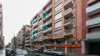 Pis  Carrer de bartrina. Rubí  (barcelona). "okupado" (no se puede visitar ni hipotecar).