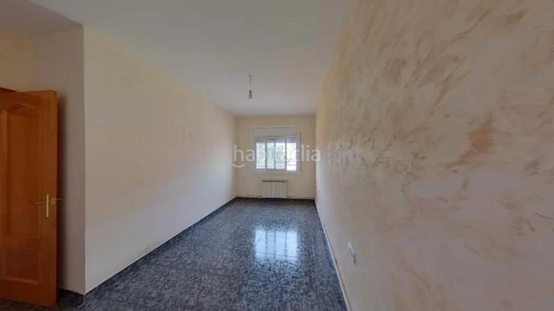 Foto 5854b79d-42e6-4a10-83d6-c43bbc264282. Piso "Torre-romeu" (barcelona). "okupado" (no se puede visitar ni hipotecar) en Sabadell