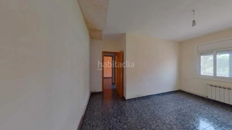 Foto 6a8dbbb0-6b31-42f7-a649-7b807c47114e. Piso "Torre-romeu" (barcelona). "okupado" (no se puede visitar ni hipotecar) en Sabadell