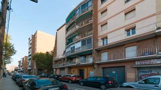 Pis  Carrer de castellar del vallès. Sabadell "la creu alta" (barcelona). "okupado" (no se puede visi