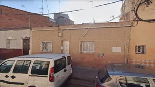 Casa adosada  Carrer sagunt. Sabadell "can puiggener" (barcelona). "okupado" (no se puede vis