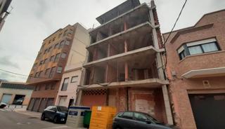 Edifici a Tavernes de la Valldigna. Procedente de banco