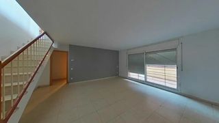 Casa adossada  Carrer de jordi rubió i balaguer. Sant boi de llobregat  (barcelona). "okupado" (no se puede visit