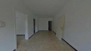 Flat  Carrer de la constitució. Sant feliu de llobregat  (barcelona). "okupado" (no se puede vis