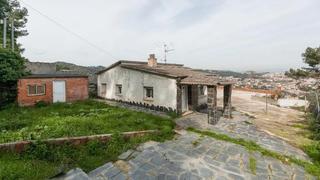 Chalet  Carrer tallat. Sant vicen dels horts (barcelona). 