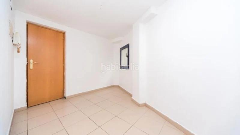 Foto 032aba4c-0e5a-40d4-83e1-24dfc81e3050. Piso (barcelona). "okupado" (no se puede visitar ni hipotecar) en Santa Coloma de Gramenet