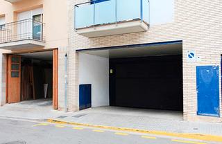 Aparcament cotxe  Carrer jardí. Sitges (barcelona). "okupado" (no se puede visitar ni hipotecar)