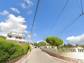 Chalet  Carrer can xicarro. Subirats (barcelona). "okupado" (no se puede visitar ni hipoteca