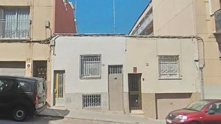 Reihenhaus  Carrer de sicília. Terrassa (barcelona). "okupado" (no se puede visitar ni hipoteca