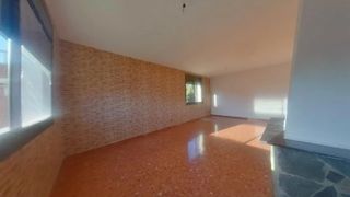 Chalet  Avinguda can coral. Torrelles de foix (barcelona). "okupado" (no se puede visitar ni