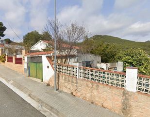 Casa  Avinguda can coral. Torrelles de foix (barcelona). "okupado" (no se puede visitar ni