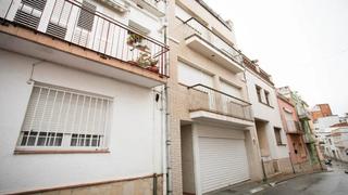 Chalet  Carrer de l'empordà. Blanes (gerona). "okupado" (no se puede visitar ni hipotecar)