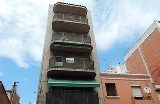 Pis  Carrer jaume i. Blanes (gerona). "okupado" (no se puede visitar ni hipotecar)
