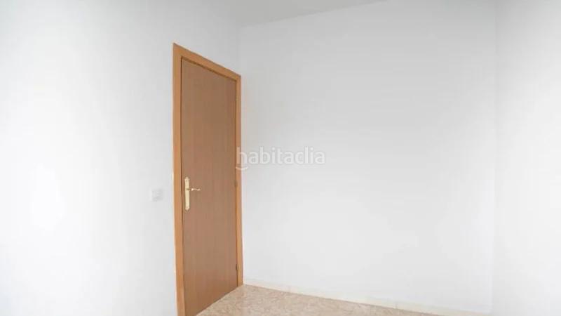 Foto 415fdbf4-76ab-49b5-9d29-c5b1e430a4a6. Piso (gerona). "okupado" (no se puede visitar ni hipotecar) en Figueres