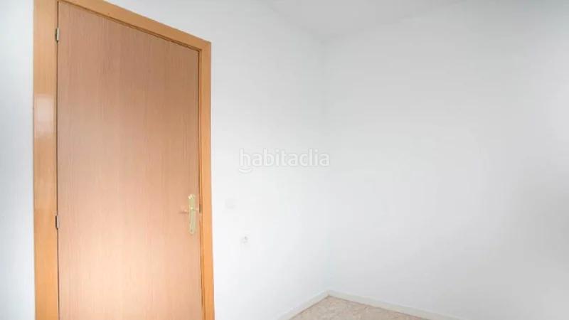 Foto 44015a84-1d38-437c-9831-ed7836198c21. Piso (gerona). "okupado" (no se puede visitar ni hipotecar) en Figueres