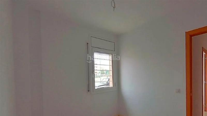 Foto 9deb8175-b04e-4f56-8847-62b4e925b8c9. Piso (gerona). "okupado" (no se puede visitar ni hipotecar) en Figueres