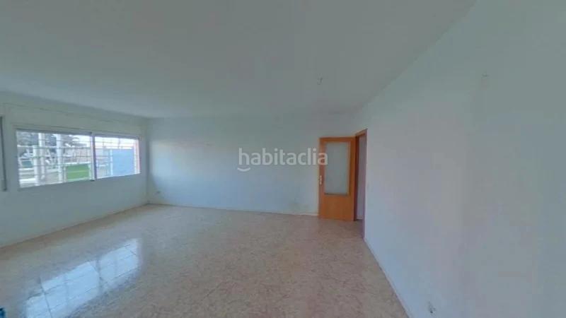 Foto d2a1af4e-f661-4edd-834a-a6084c5063fe. Piso (gerona). "okupado" (no se puede visitar ni hipotecar) en Figueres