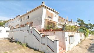 Casa adossada  Carrer francesc macià. Girona (gerona). sin posesión (no se puede visitar ni hipotecar)
