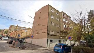 Pis  Carrer noguer. Girona (gerona). "okupado" (no se puede visitar ni hipotecar).
