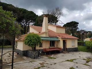 Casa  Carrer rafael. Riells i viabrea (gerona). "okupado" (no se puede visitar ni hip