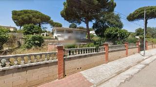 Chalet  Carrer de l'acàcia. Sils (gerona). sin posesión/ocupado (no se puede visitar ni hipo