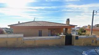 Chalet  Carrer alaska. Calafell (tarragona). sin posesión (no se puede visitar ni hipot