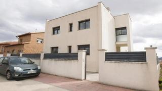 Xalet  Carrer martí pol. Rodonyà, (tarragona). "okupado" (no se puede visitar ni hipoteca