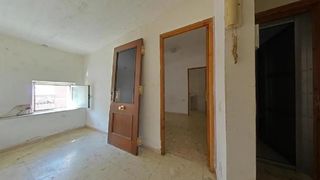 Appartamento  Carrer indivil i mandoni. Lleida (lérida). "okupado" (no se puede visitar ni hipotecar).
