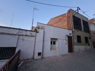 Casa adossada  Passatge morella. Sabadell (barcelona). sin posesión (no se puede visitar ni hipot