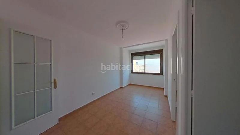 Foto 6a7ac0e0-c5ff-45ea-9433-727a4d9d343d. Piso hospitalet de llobregat (l) (barcelona). "okupado" (no se puede visitar ni hipotecar). en Hospitalet de Llobregat (L´)